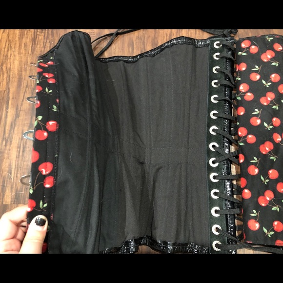 Marvelous Mayhem Cherry Corset - Picture 5 of 6